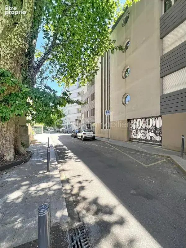 ***grenoble t2 de 51m2 un cocon en plein centre ville  dans rue calme*** - photo 19