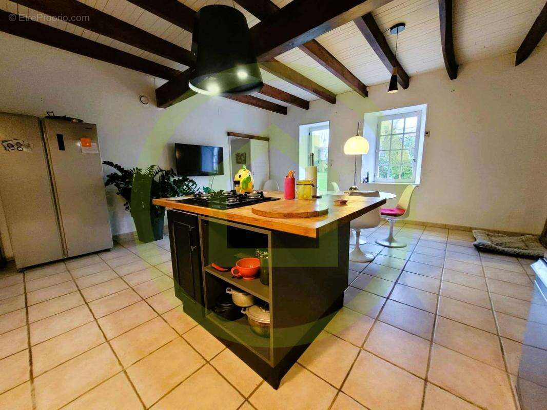 Maison à SAINT-BONNET-SUR-GIRONDE