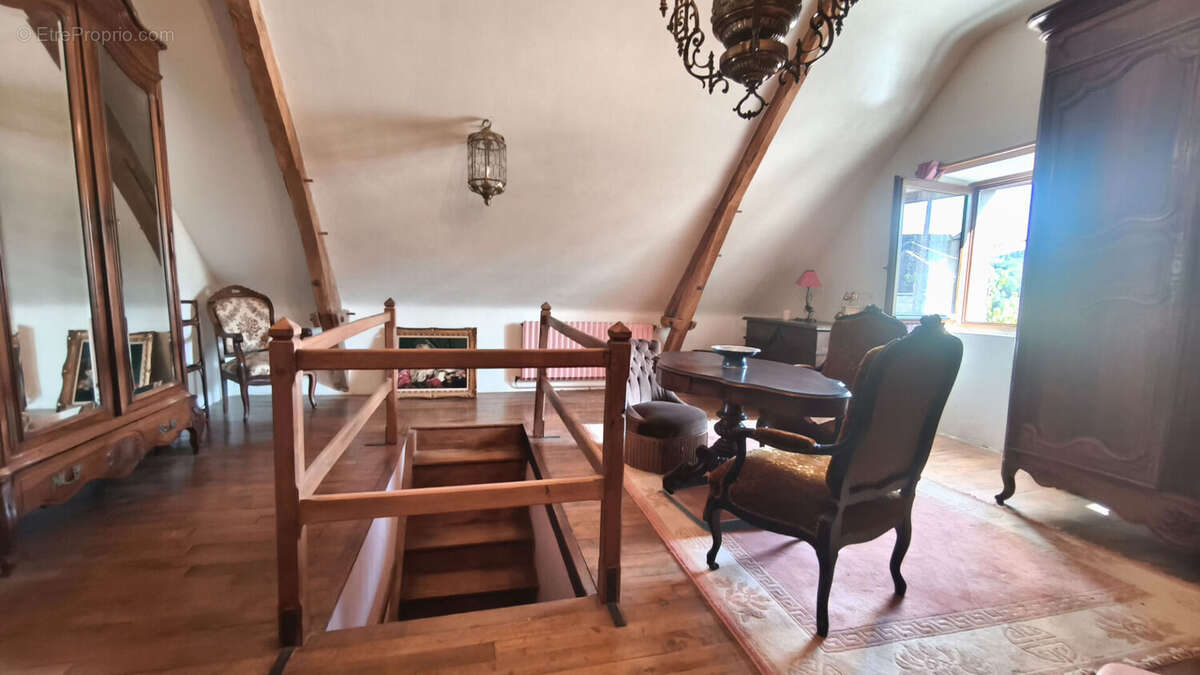 Maison  5 pièces avec grange et piscine - photo 7