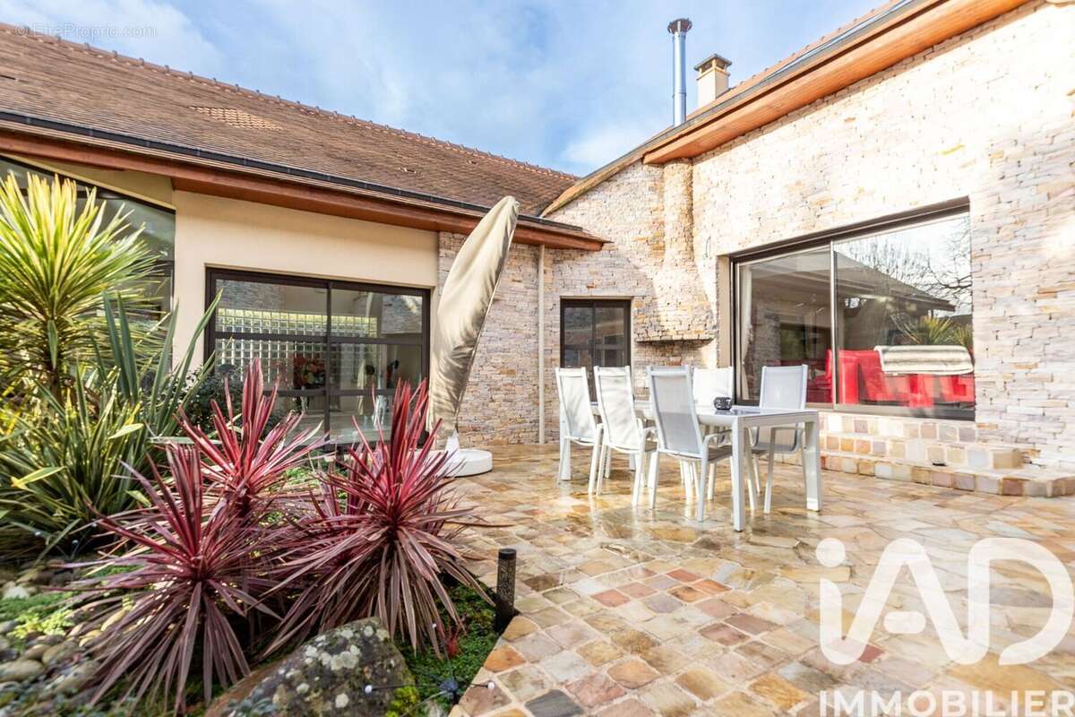 Photo 2 - Maison à VERRIERES-LE-BUISSON