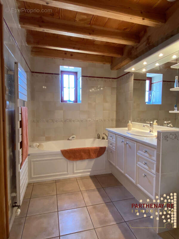 Maison 257 m² à Gourge  - photo 7