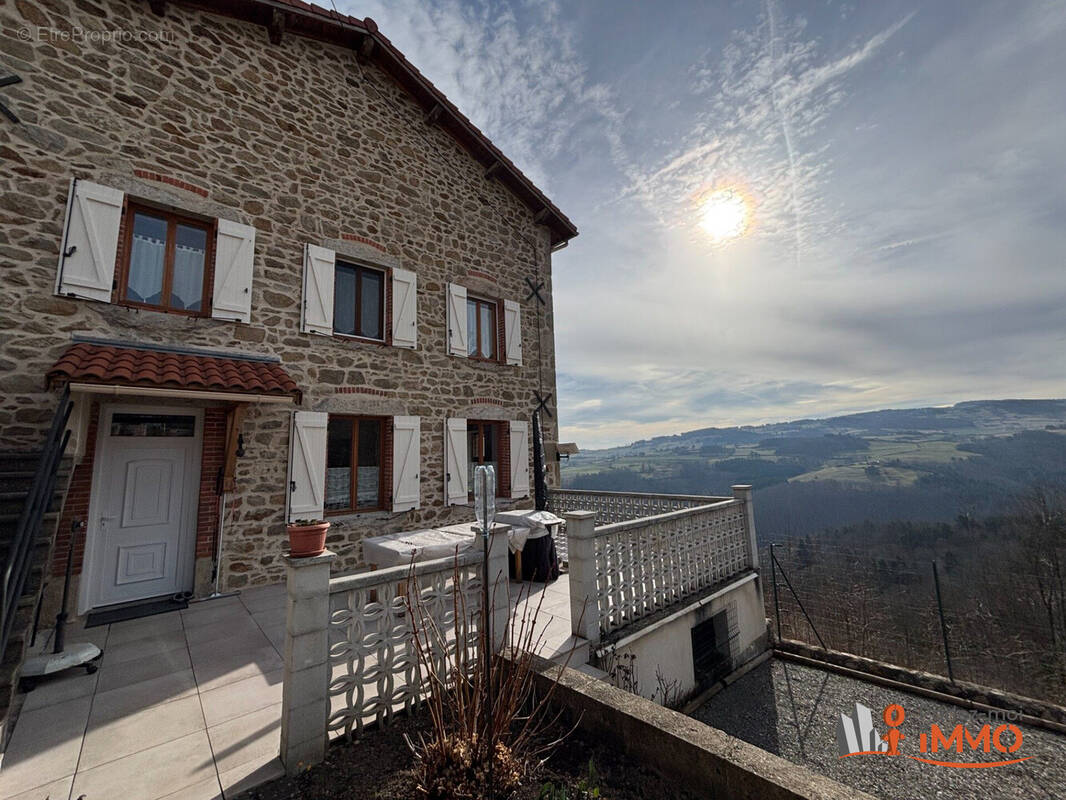 Maison à SAINT-GEORGES-EN-COUZAN