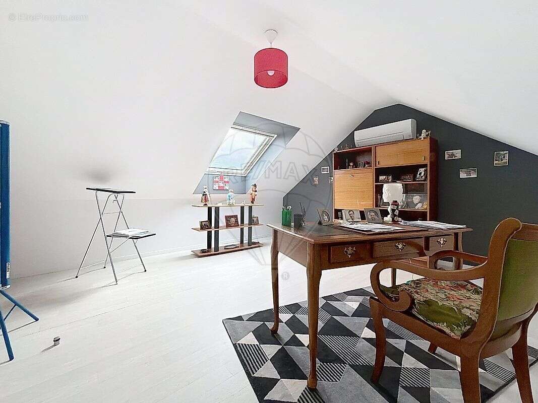 Maison à VILLETHIERRY