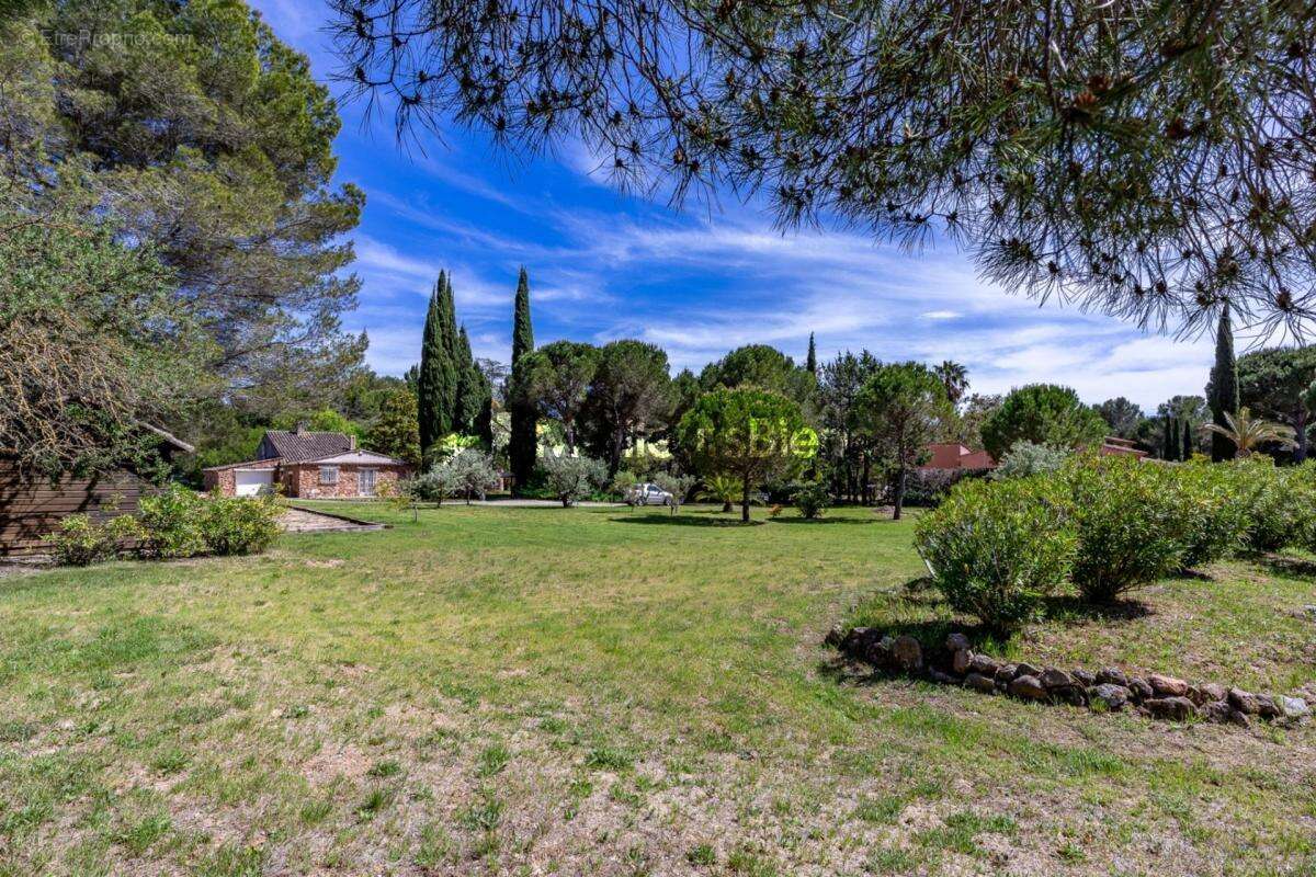 Maison à ROQUEBRUNE-SUR-ARGENS