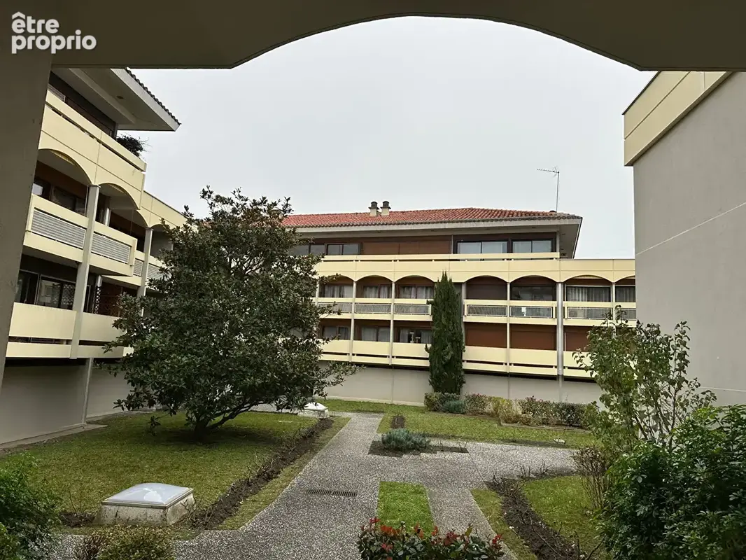 garage fermé, sous sol sécurisé, résidence étudiante les remparts 22000€ FAI - photo 3