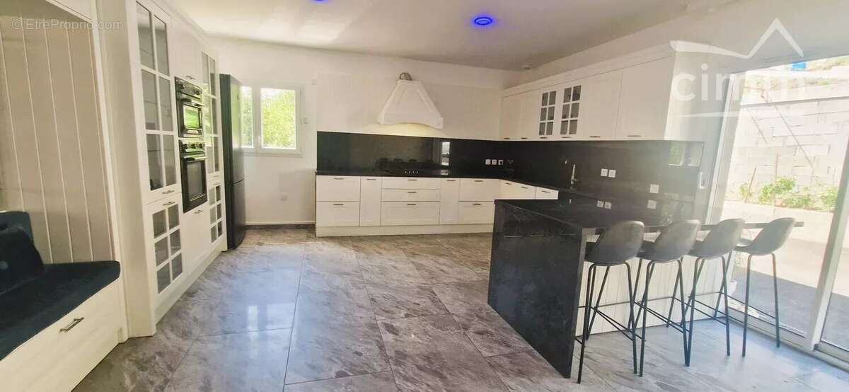  À VENDRE – Superbe propriété avec deux appartements spacieux et prestations haut de gamme - photo 17