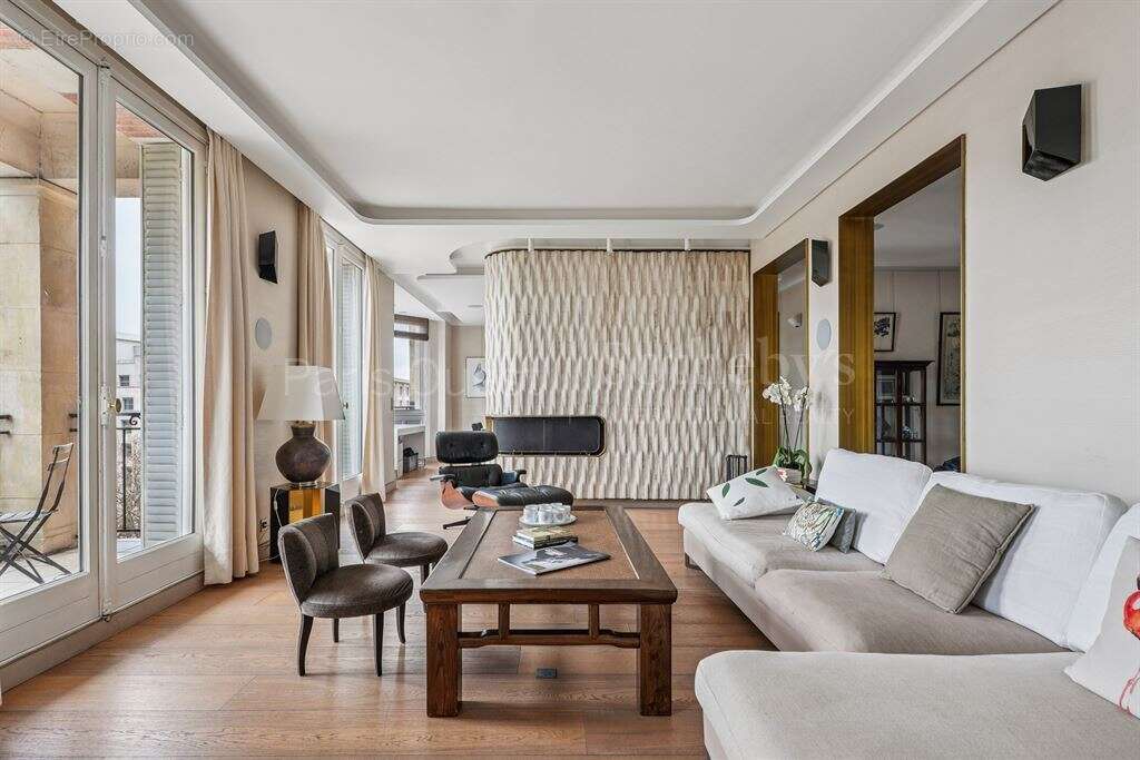 Appartement à PARIS-7E