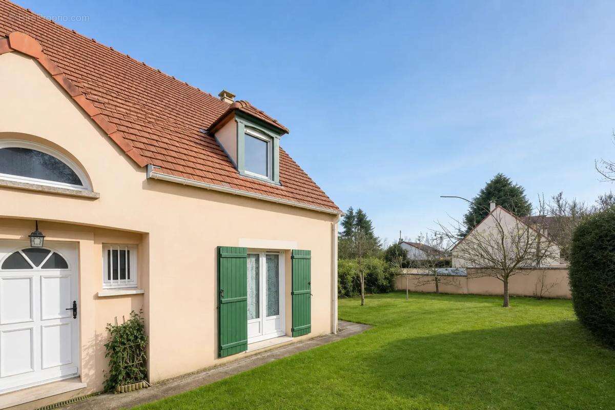 Maison familiale moderne de 200 m² avec jardin spacieux - photo 19
