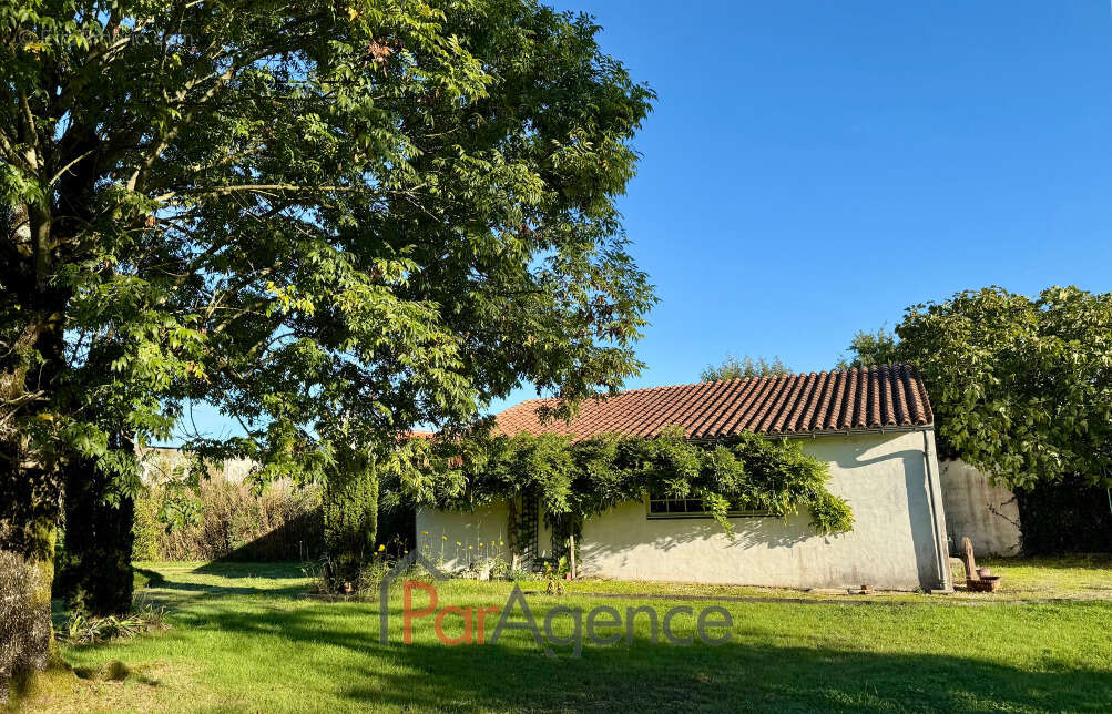 Maison à CHAILLEVETTE