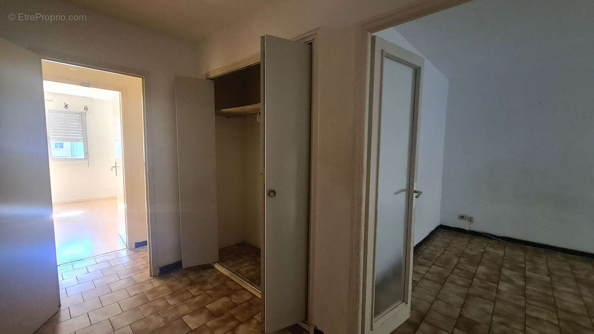 Sète, appartement T3 DE 73 M², Terrasse, cellier, Possibilité d'achat d'un garage en supplément. - photo 7