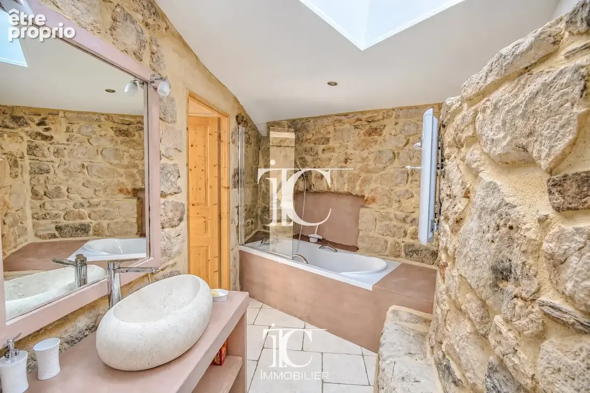 Propriete du xviieme siecle 400m² habitable 4280m² de terrain - photo 12