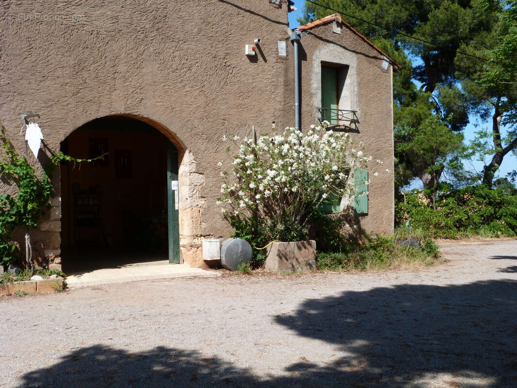 Maison à VIC-LA-GARDIOLE