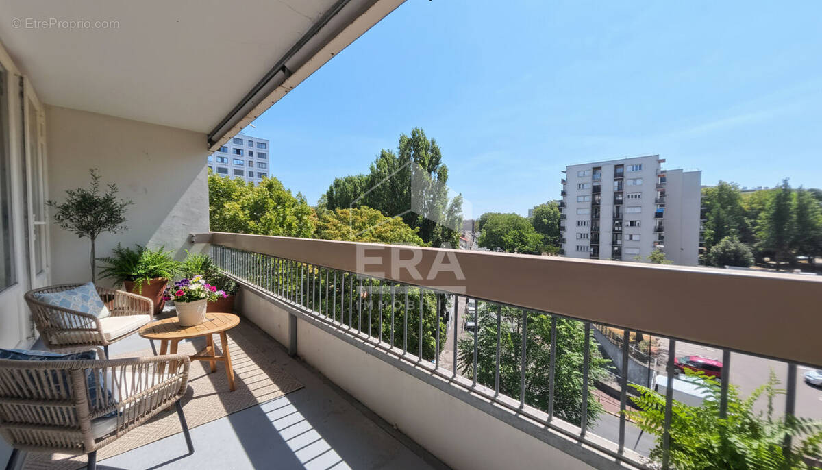 Appartement 4 pièces 85 m² · à Saint-Denis · 84,6 m² · 229 500 €
