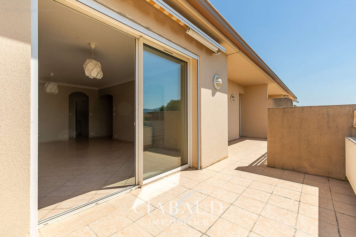 Appartement traversant T3 78,46 m2 garage et parking avec vue panoramique - photo 2