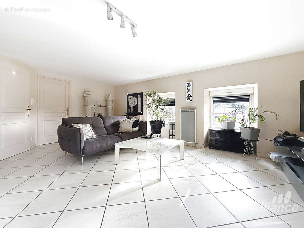 A vendre- appartement- t4 -garage - cave.- parfait etat. - photo 3