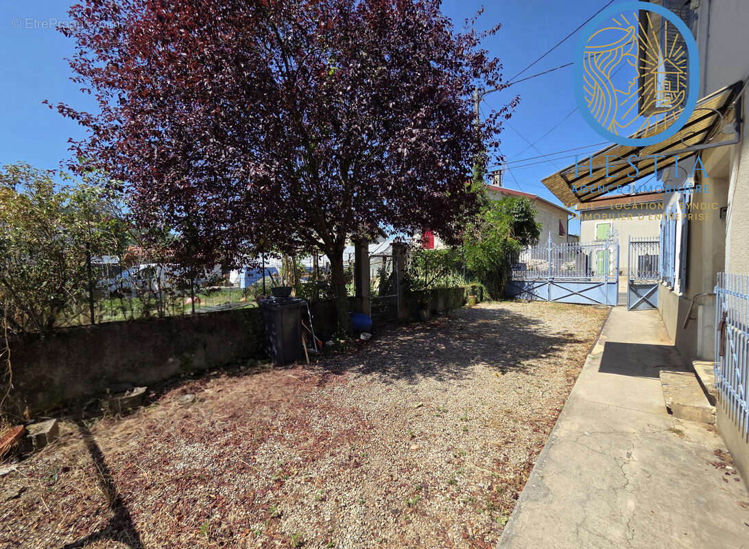 Beaucroissant, maison ancienne avec jardin - photo 18
