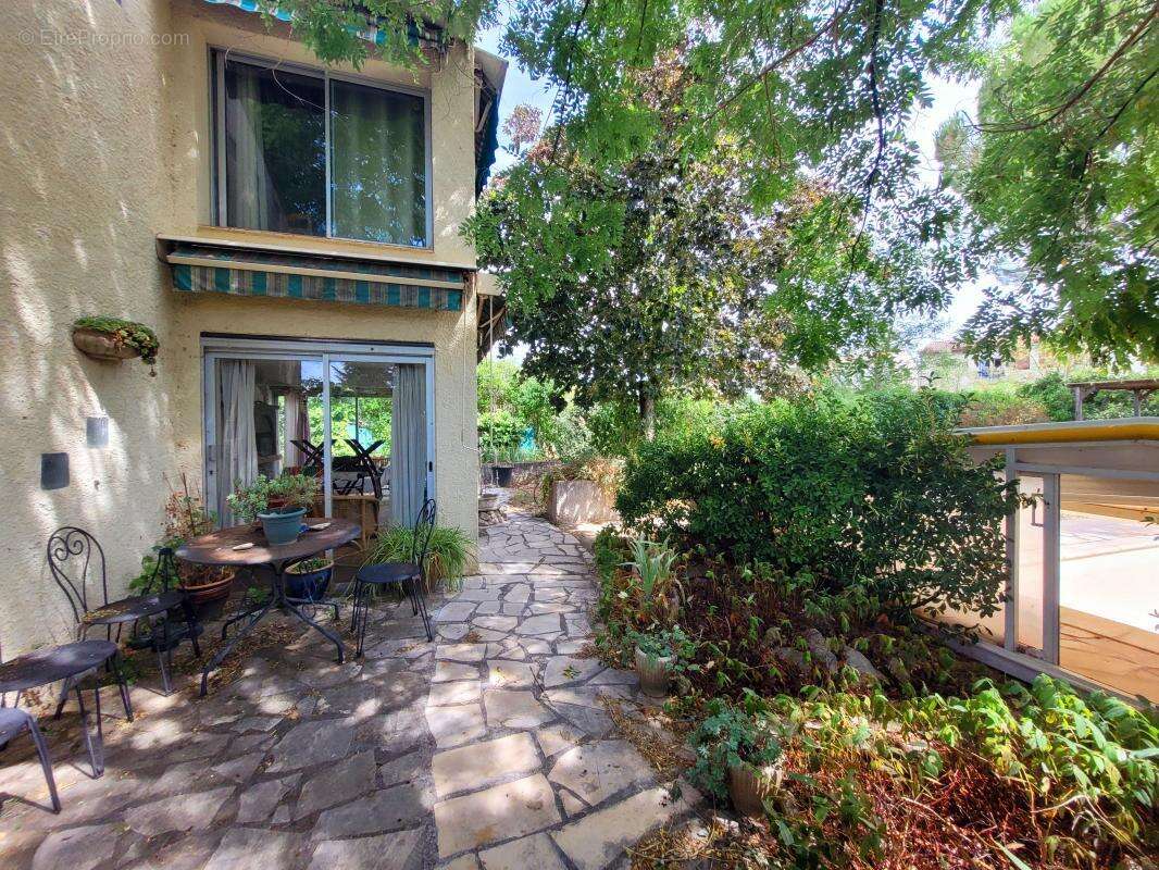 Maison à VINON-SUR-VERDON