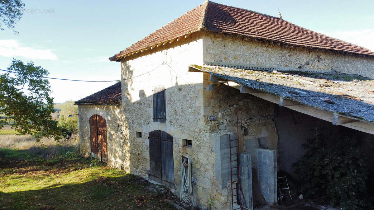 A vendre Valence-sur-Baïse, Gers: Maison en pierre et ancien corps de ferme, nombréuses dépendances, au calme avec vues exceptio - photo 17