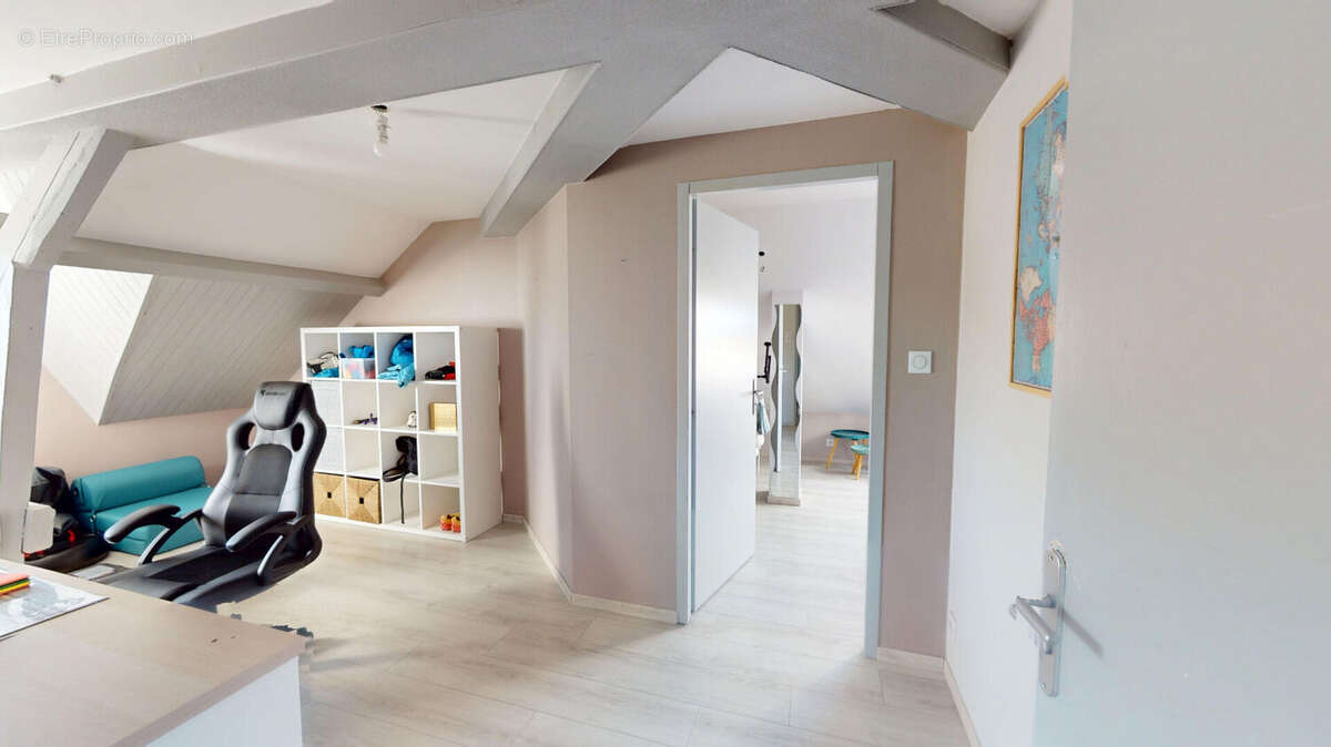 Maison à AVANNE-AVENEY