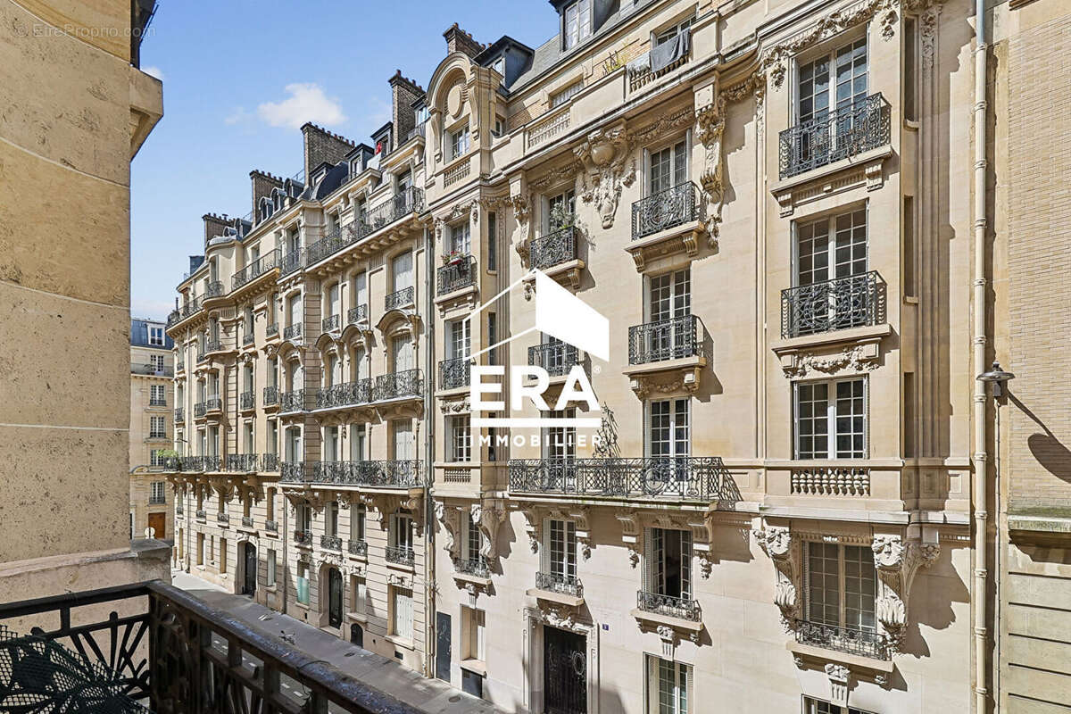 Appartement à PARIS-17E
