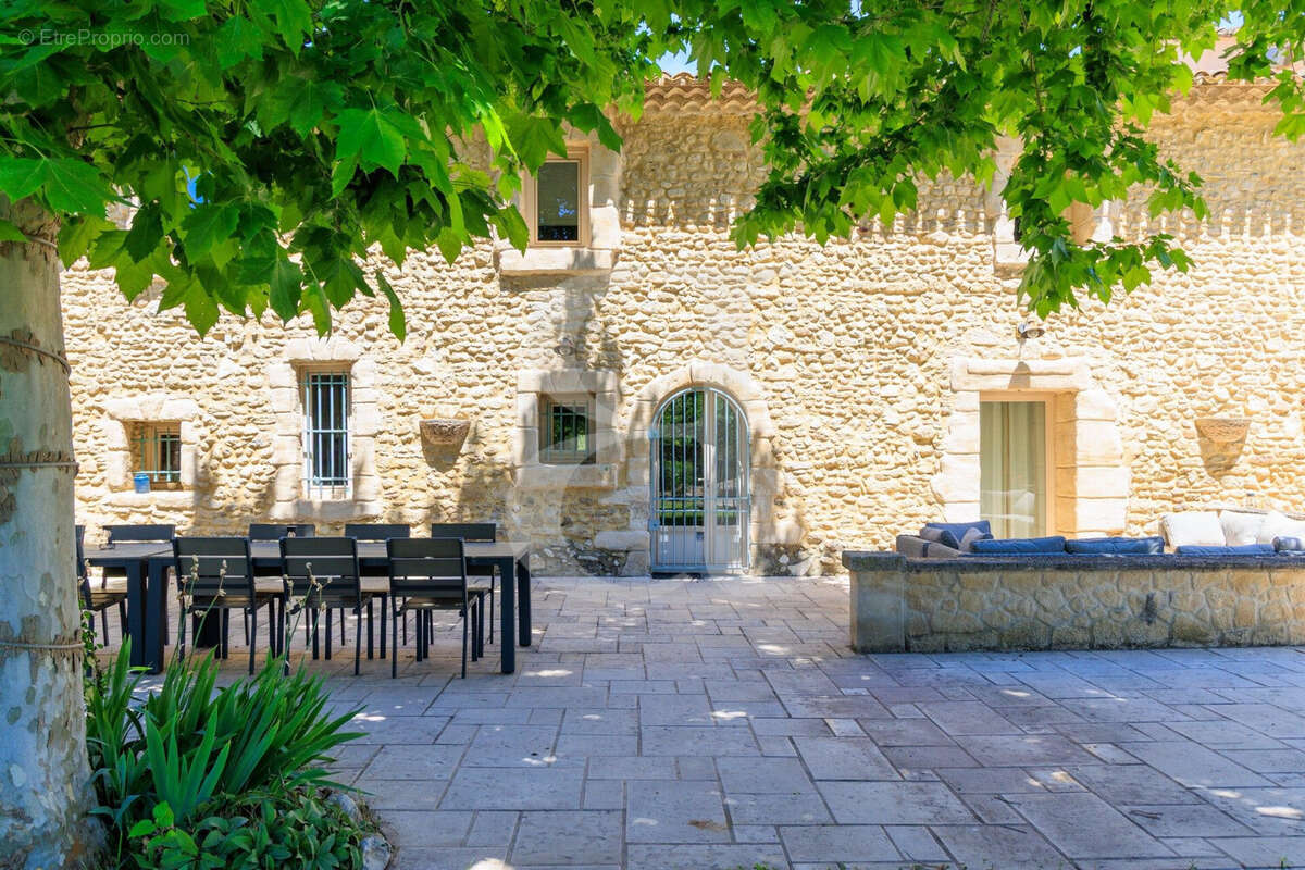 Maison à L'ISLE-SUR-LA-SORGUE