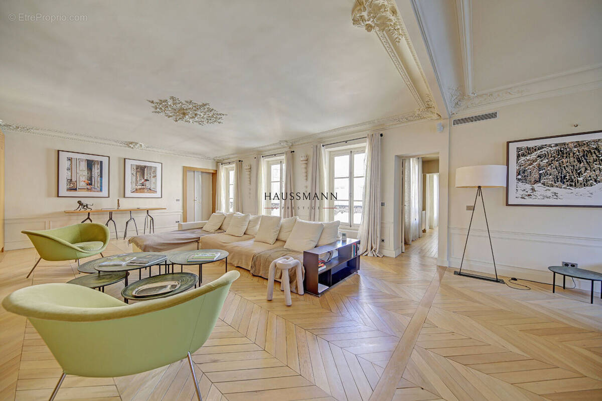 Appartement à PARIS-7E