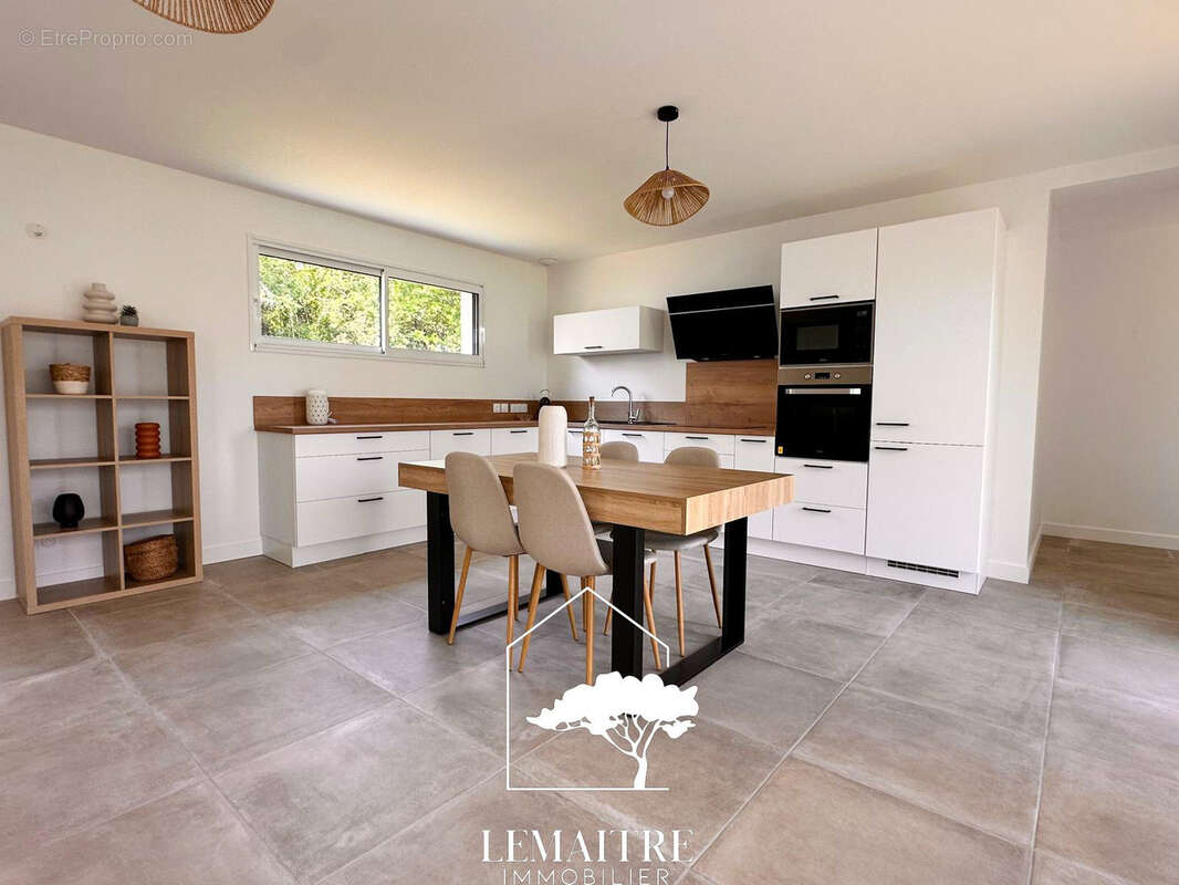 Maison à LES MATHES