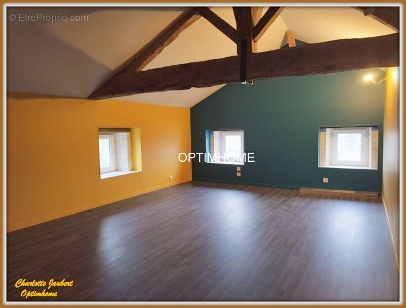 Maison à MONTMOREAU-SAINT-CYBARD