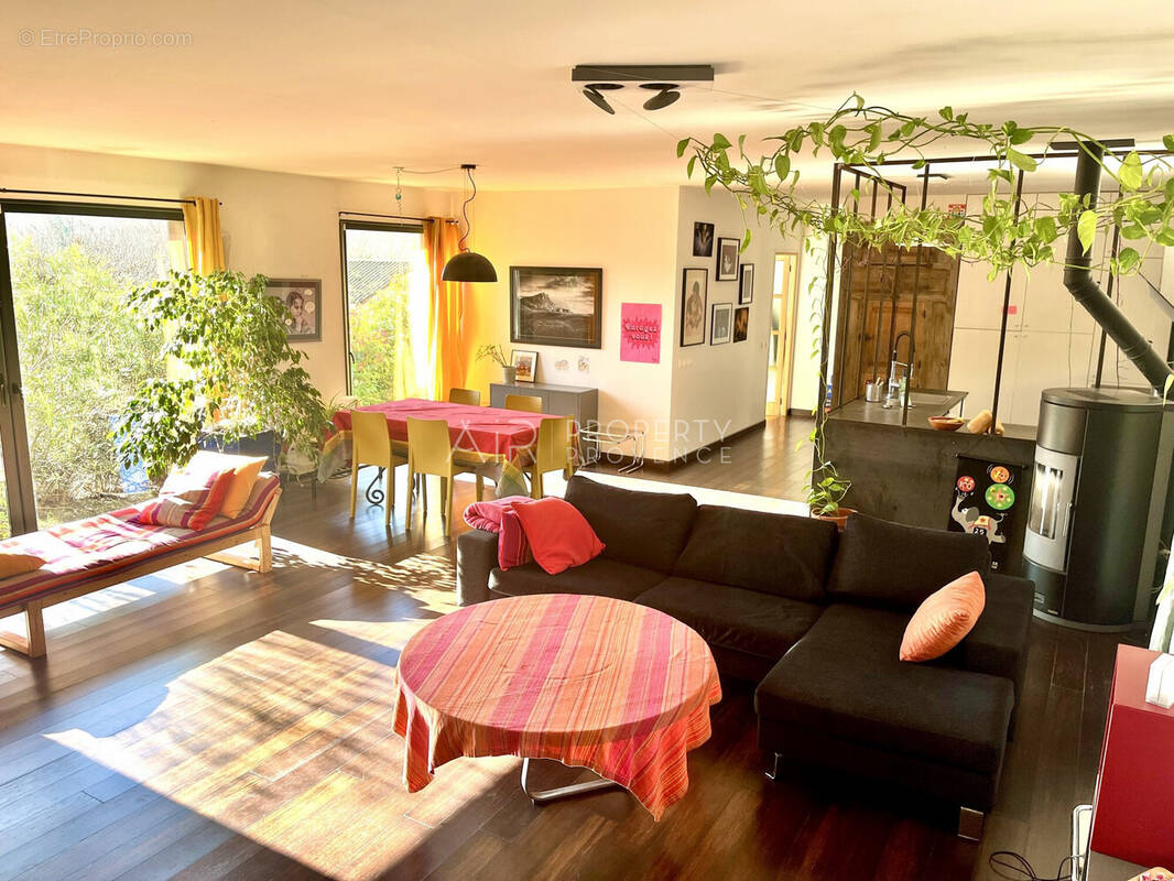 Maison à LA TOUR-D'AIGUES