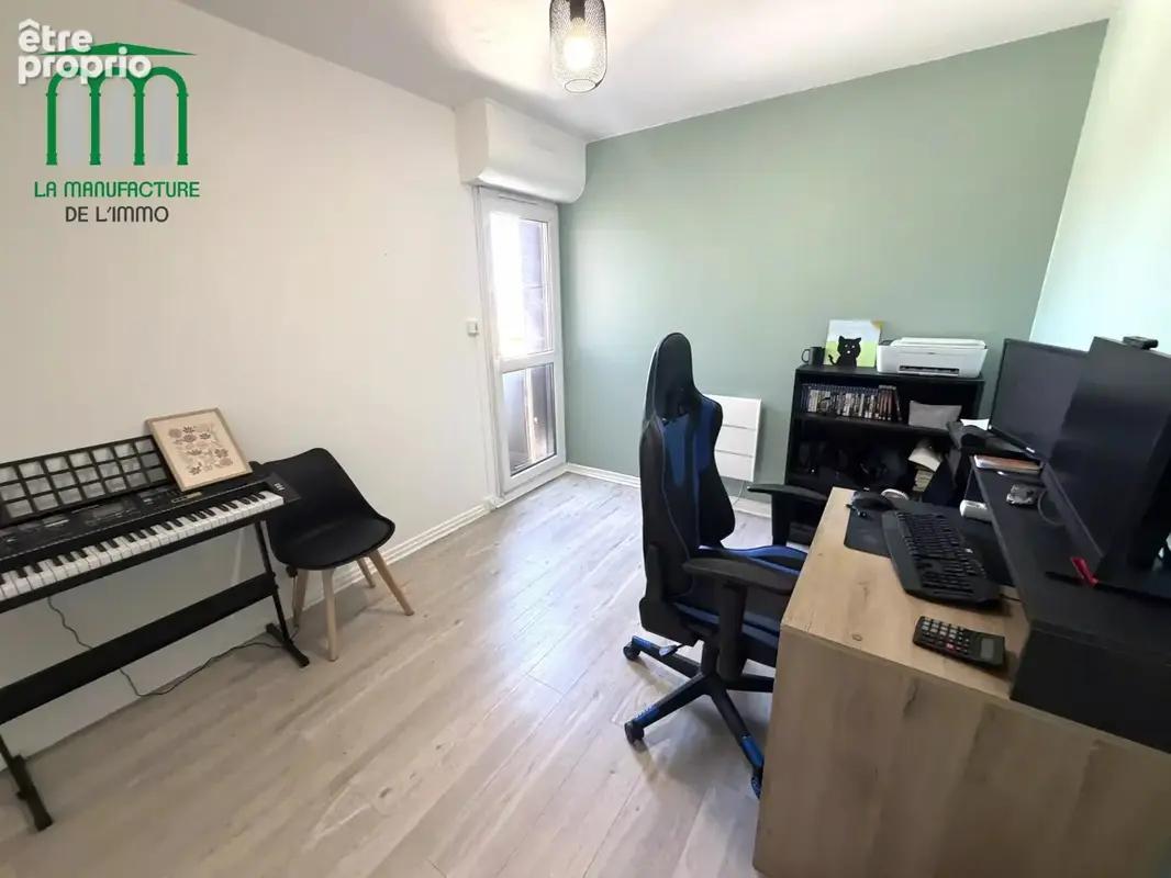 Appartement F4 de 87 m² - balcon - dernier étage - cave et garage / Monthieu prox. steel - photo 16