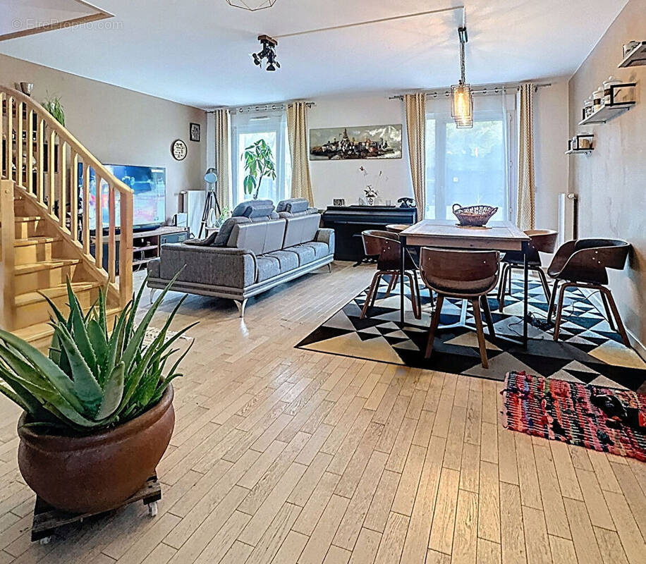 Maison à VILLECRESNES