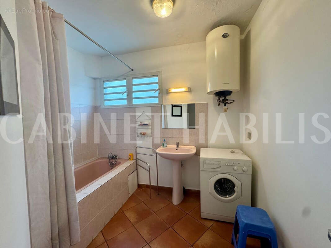 Appartement à LES AVIRONS