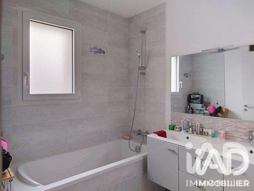Maison 141 m² à La Ville-Es-Nonais  - photo 8
