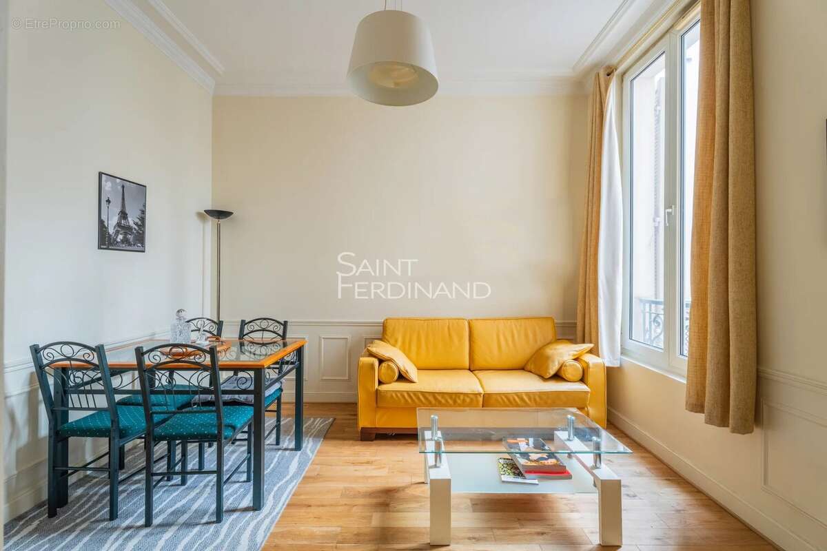 Appartement à PARIS-8E