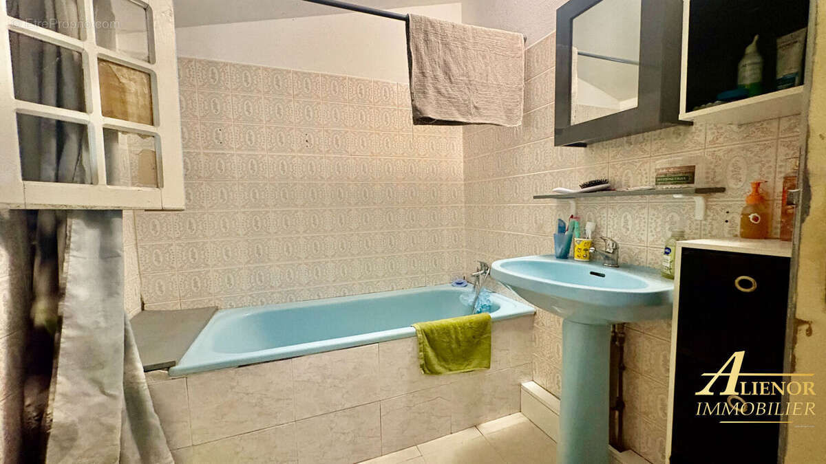 Maison à GRUN-BORDAS