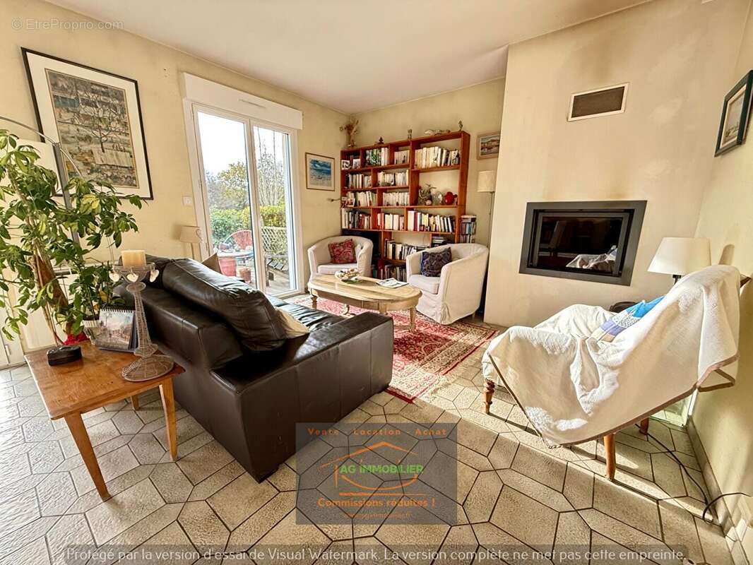 Maison à MONTGERMONT