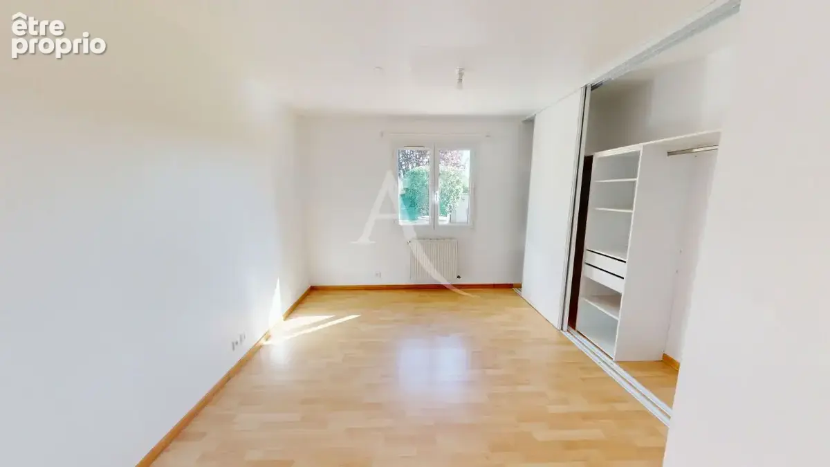 Maison 4 pièce(s) plus bureau, de plain pied et avec garage. - photo 9