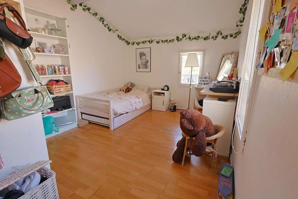 Maison à LA ROQUETTE-SUR-SIAGNE