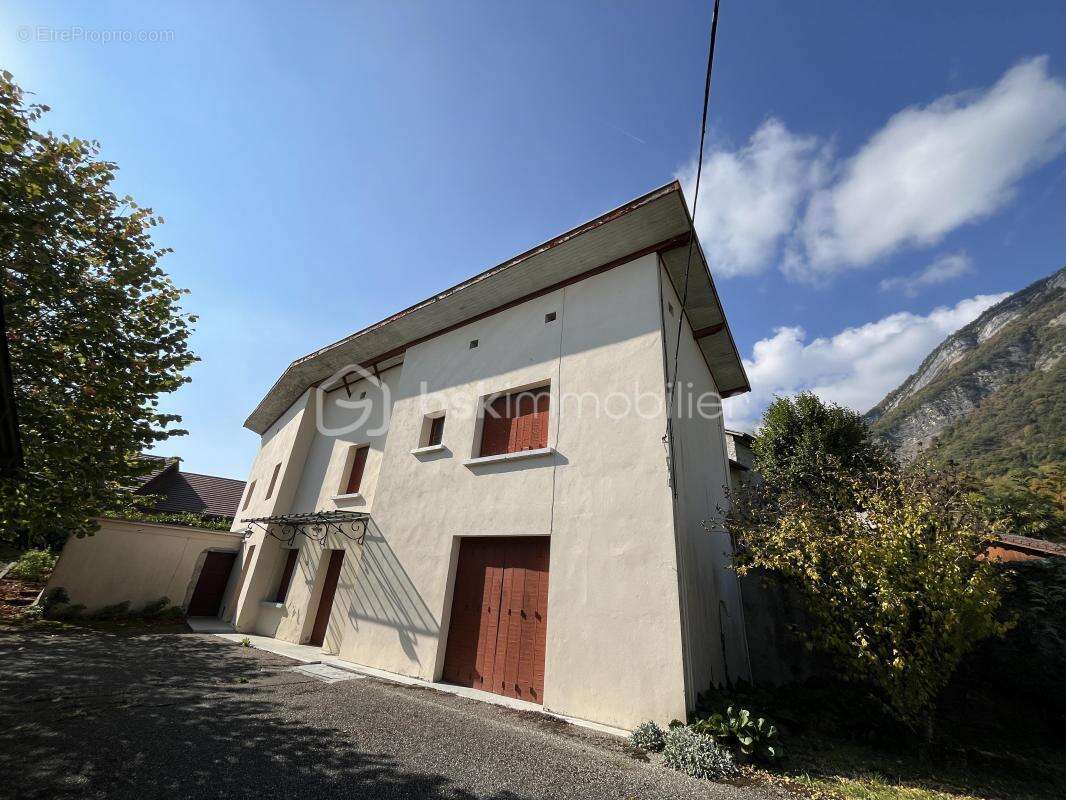 Maison à LA TERRASSE