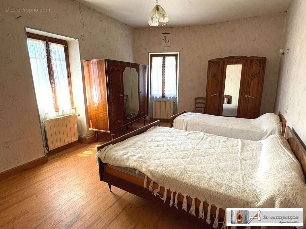 Maison 138 m² à Saint-Hilaire  - photo 3