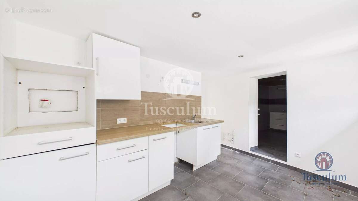 Maison divisée en deux appartements - photo 2