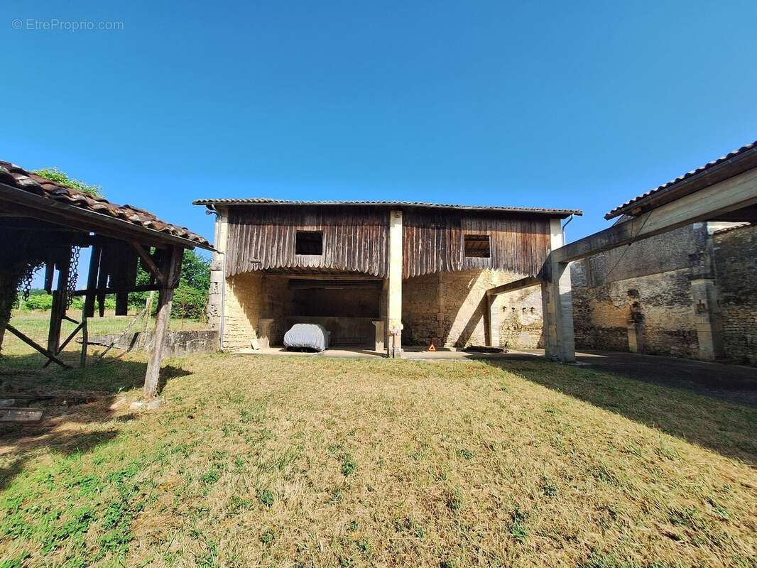 Maison à LOUZAC-SAINT-ANDRE