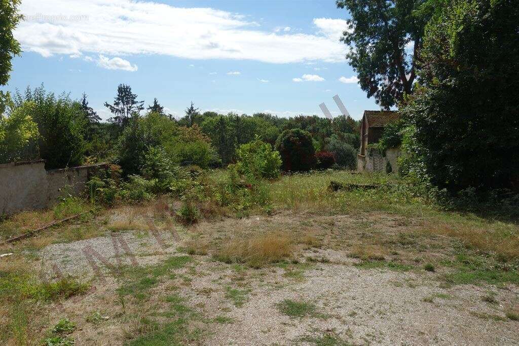 Saint-Florentin – Agréable propriété avec maison principale, maison d'amis et vaste jardin de plus de 1 000 m² - photo 4