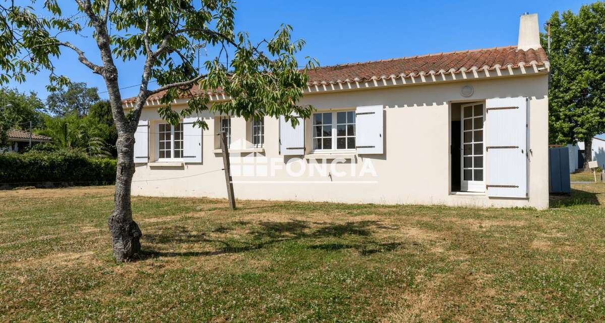 Maison à SAINT-CHRISTOPHE-DU-LIGNERON