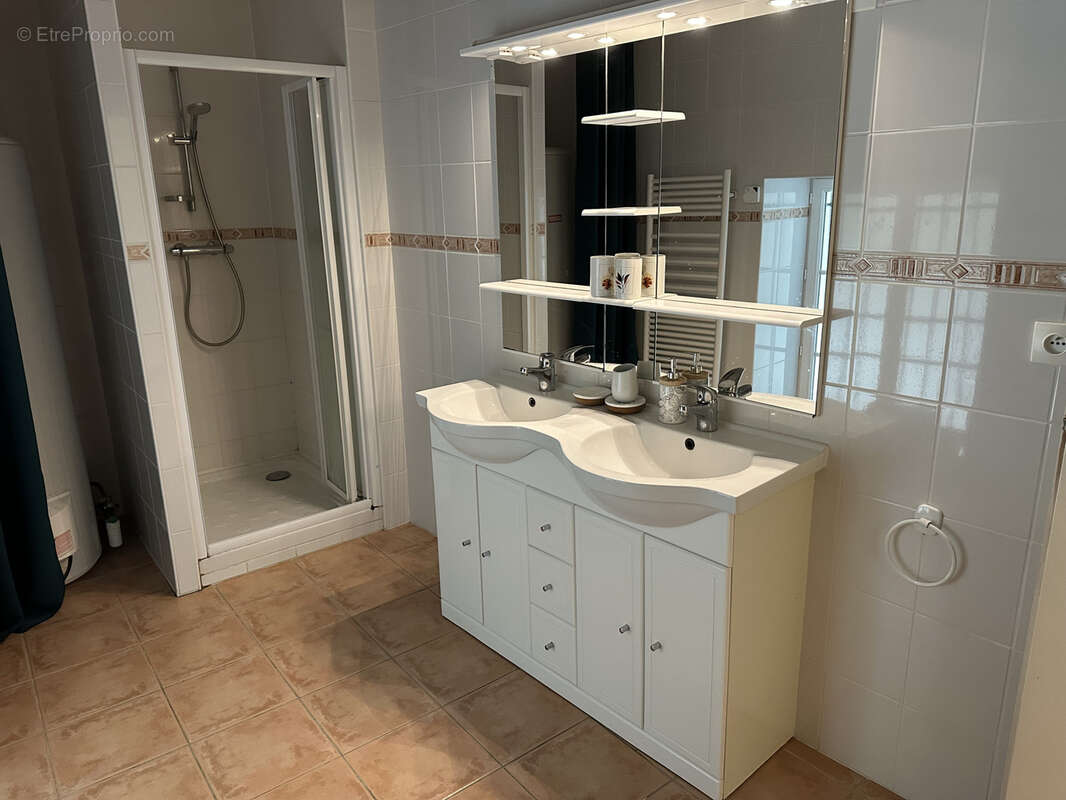 Propriété de caractère rénovée avec dépendances rénovées , Sigogne. - photo 27