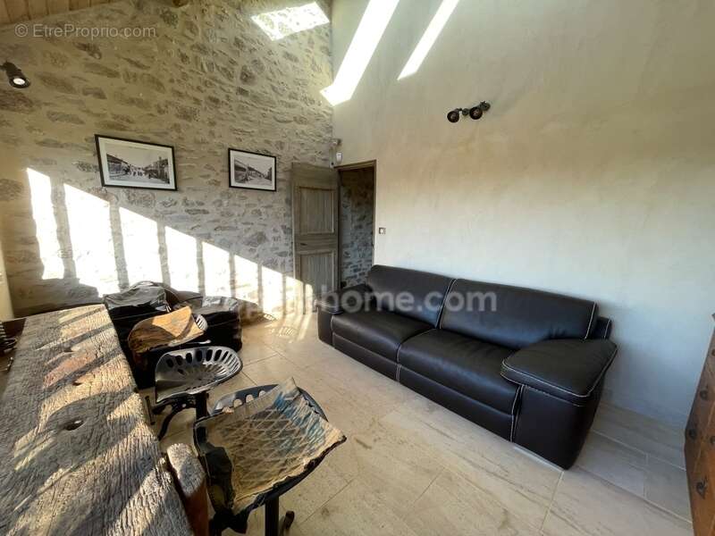 Maison à MAILHAC-SUR-BENAIZE