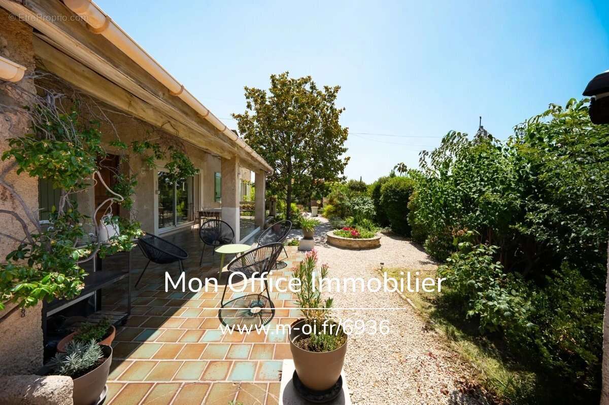 Référence : 6936-AUS - Pertuis - Maison familiale avec dépendance - Jardin et piscine - photo 3
