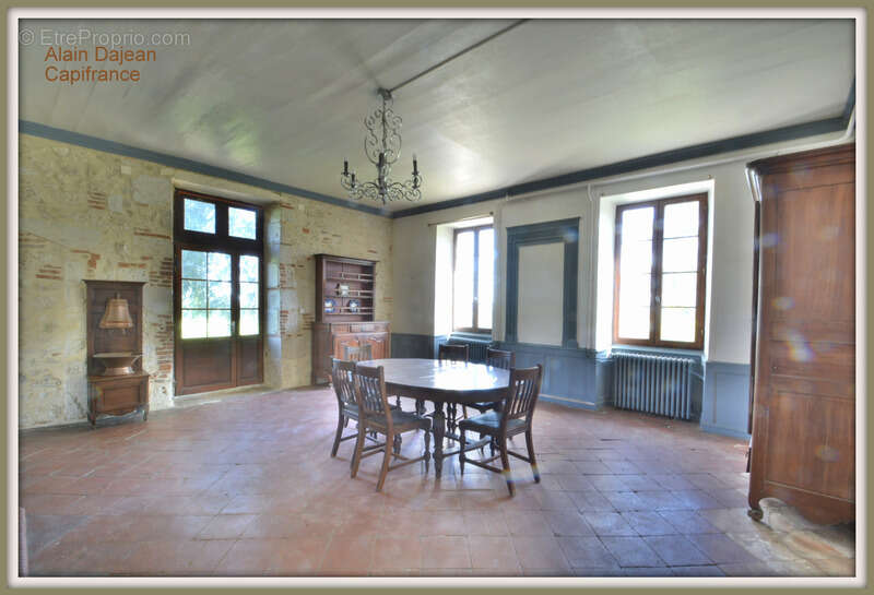 Dpt Lot et Garonne (47), à vendre proche d' AGEN Propriété P8 de 385 m² plus dépendances de 400 M2- Terrain de 25 HA - photo 8