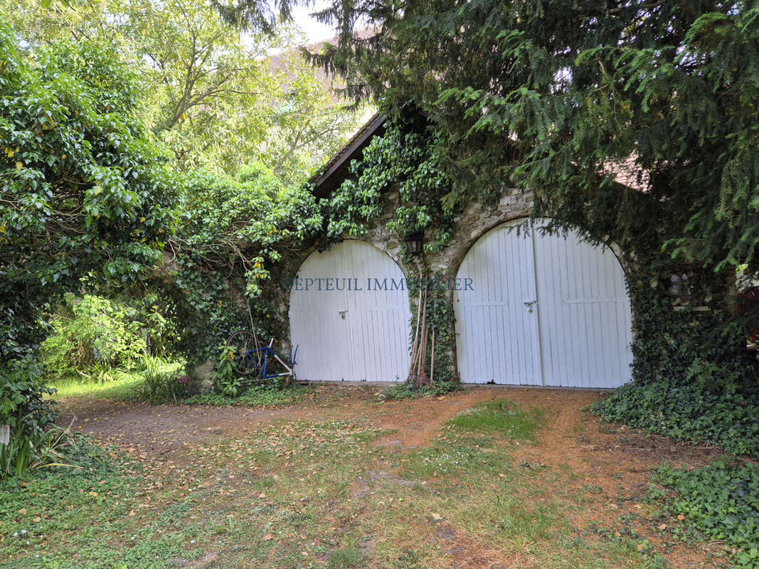 Maison ancienne ancienne avec dépendances. 360 m2 habitables sur 5 790 m2 de terrain. - photo 5