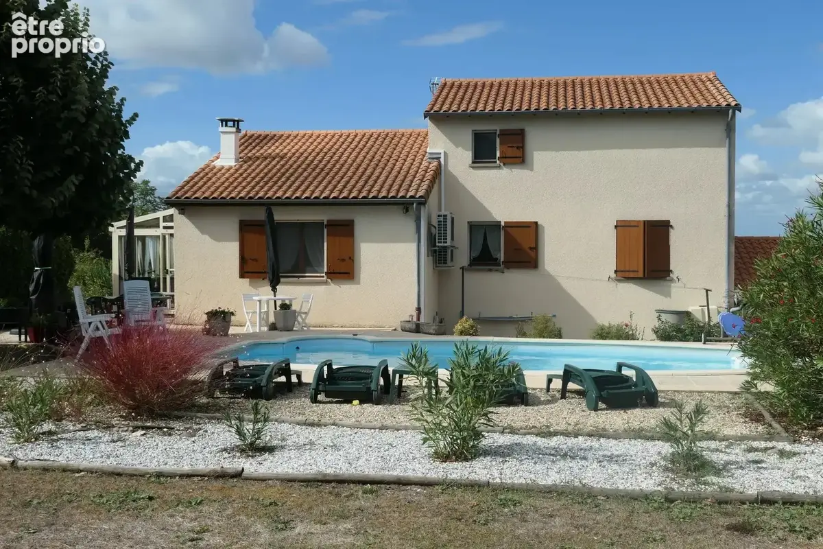 Photo Maison à Juillac-Le-Coq au prix de 248 000€